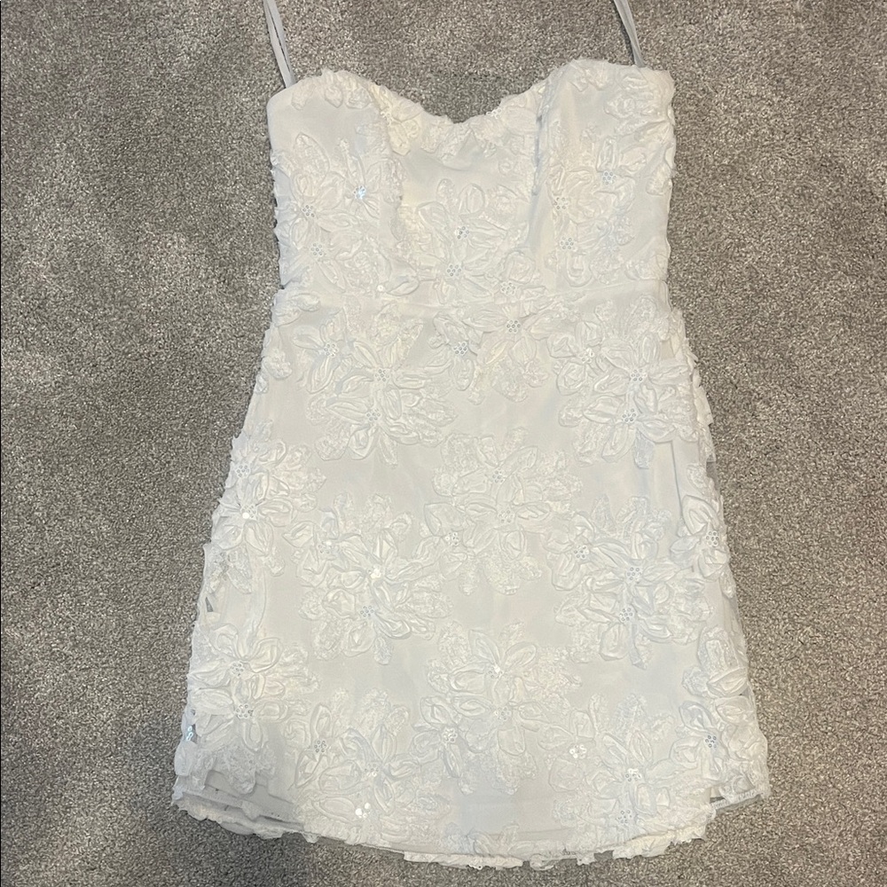 Elegant White Lace Strapless Dress